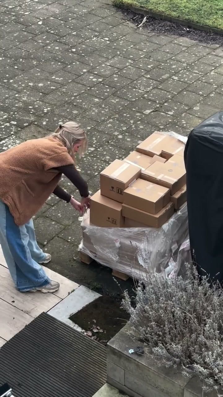 Onze eerste bestelling is binnen: onze leverancier unboxing