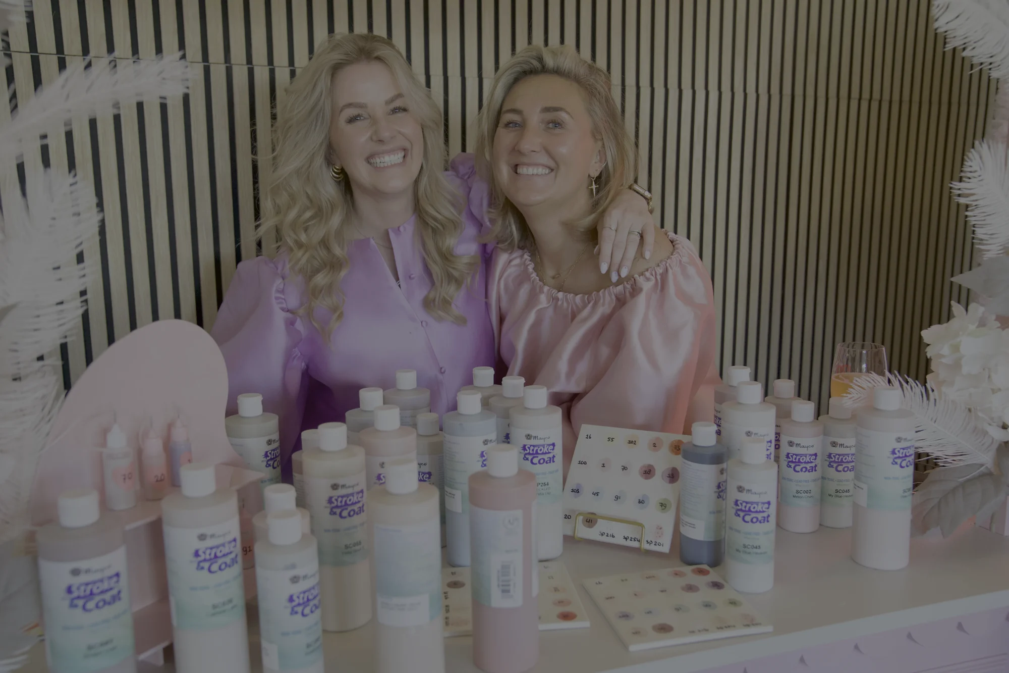 Samantha en Sadé met keramiek materialen